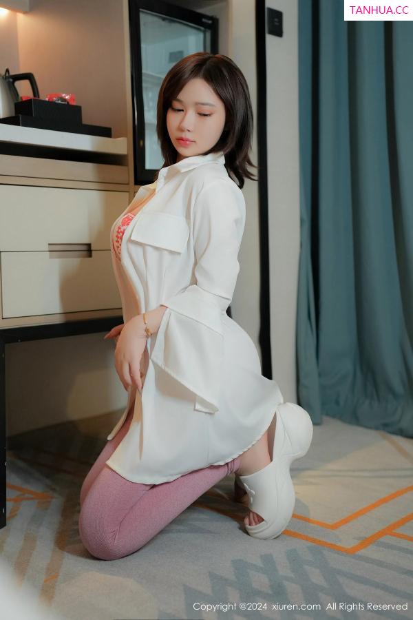   [XiuRen]高清写真图 2024.06.27 No.8763 nana豆酱 紧身瑜伽裤第18张图片
